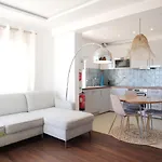 Cozy With Sea View Over Meia Apartmán *
