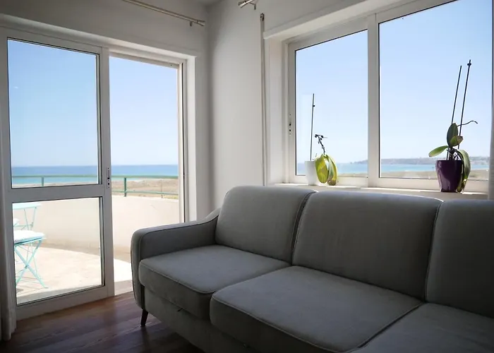 Cozy With Sea View Over Meia Appartement Lagos
